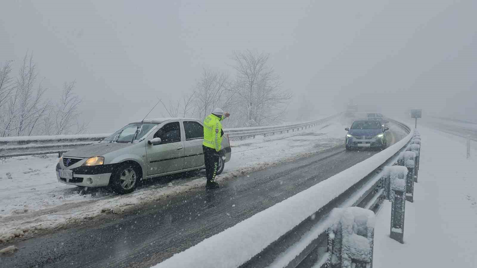 zonguldak eregli yolunda suruculere kar engeli 1 65n5WZT3