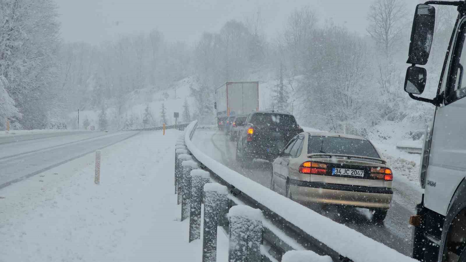 zonguldak eregli yolunda suruculere kar engeli 2 jYAOWulX