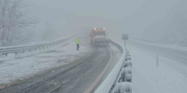 zonguldak-eregli-yolunda-suruculere-kar-engeli-KEDE4vY2.jpg