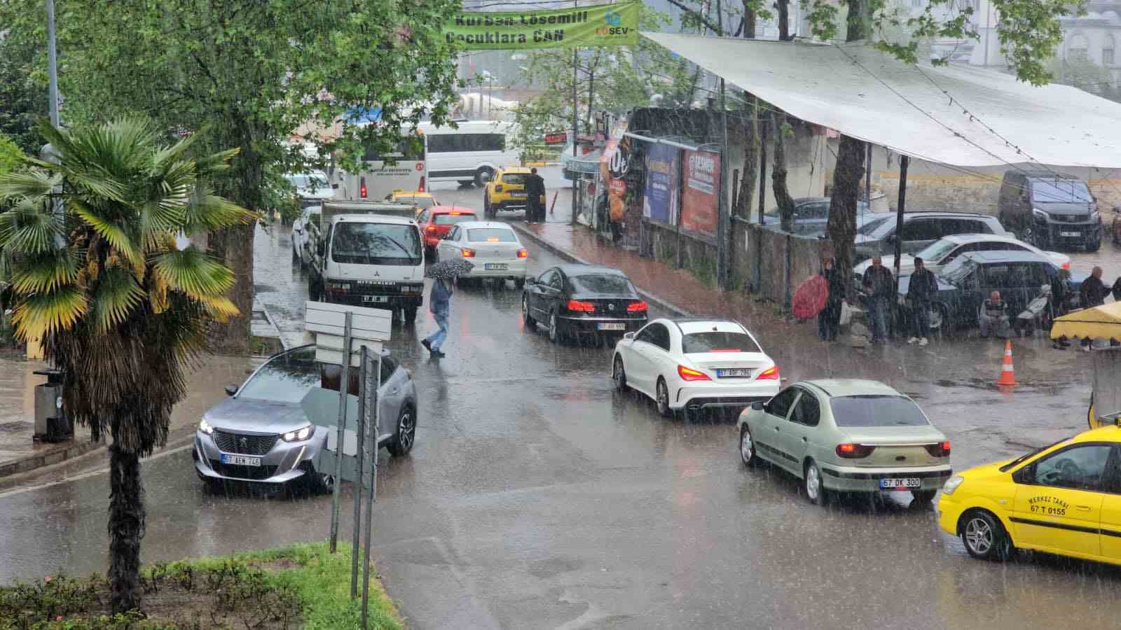 zonguldak kent merkezinde yagis etkili oldu 0 LtJ1Wesu