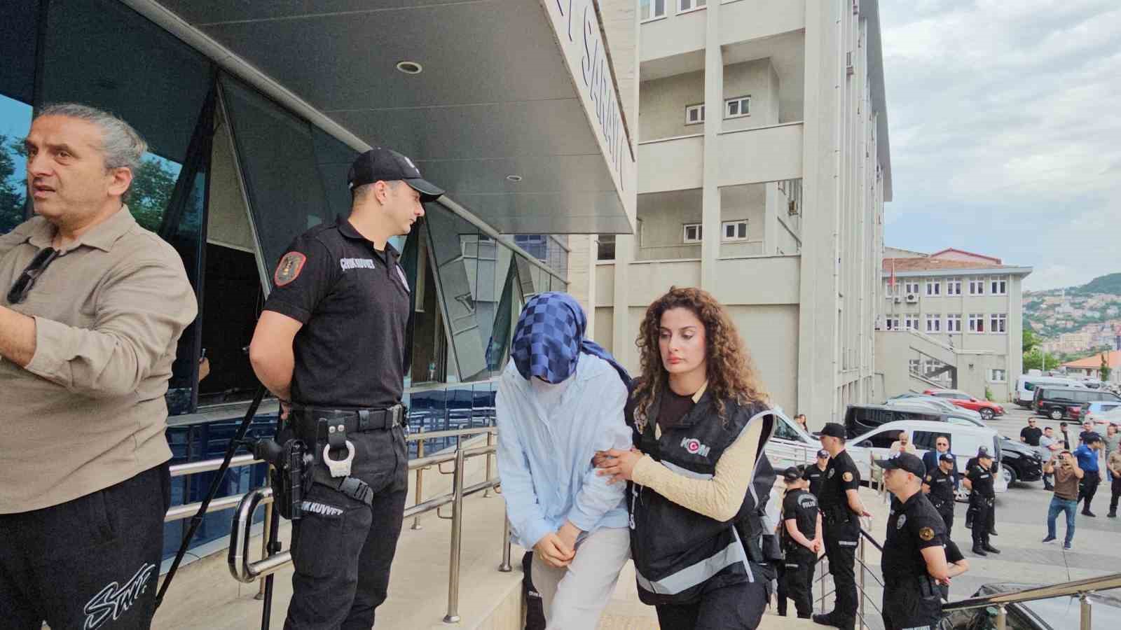 Zonguldak merkezli rüşvet ve yasa dışı kürtaj operasyonunda 11 şüpheli adliyede 9 zonguldak merkezli rusvet ve yasa disi kurtaj operasyonunda 11 supheli adliyede 5 8L93pyOV