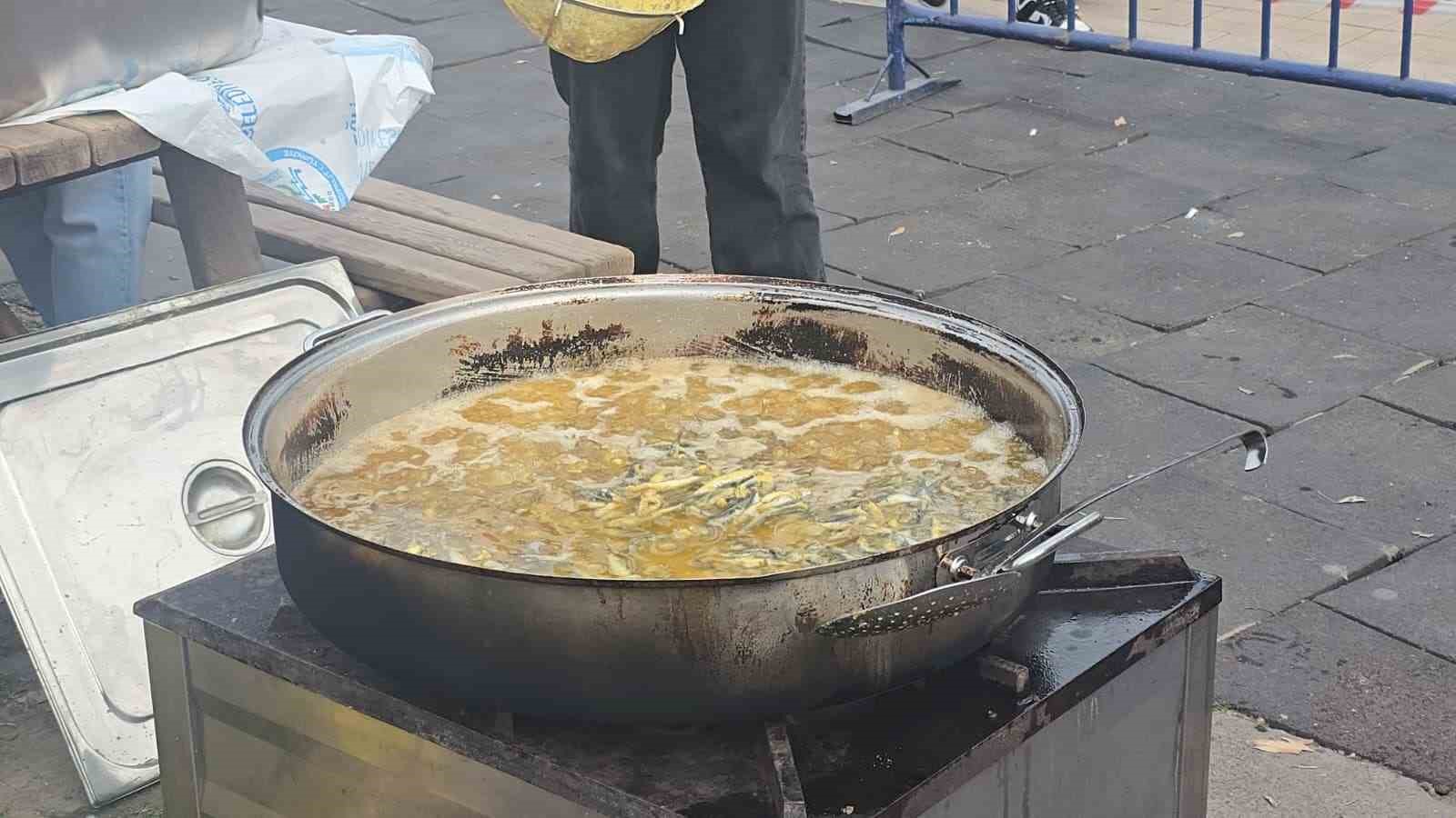 zonguldakin eregli ilcesinde 16 hamsi festivali yogun ilgi gordu 0 VBX3wziy