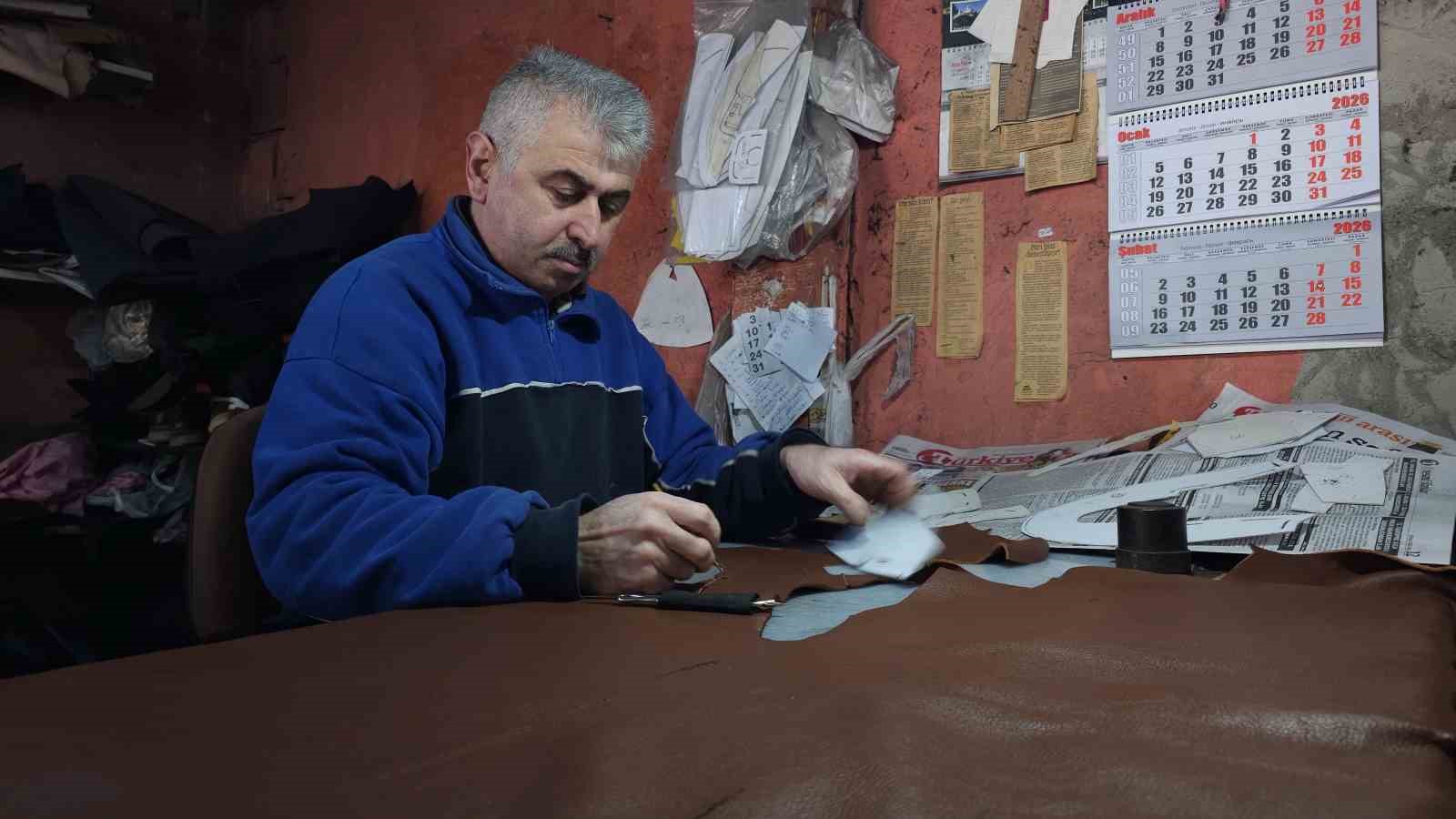 zonguldakin son ayakkabi imalatcisi 26 yillik atolyesinde teknolojiyle yarisiyor 1 Cz8gaptg