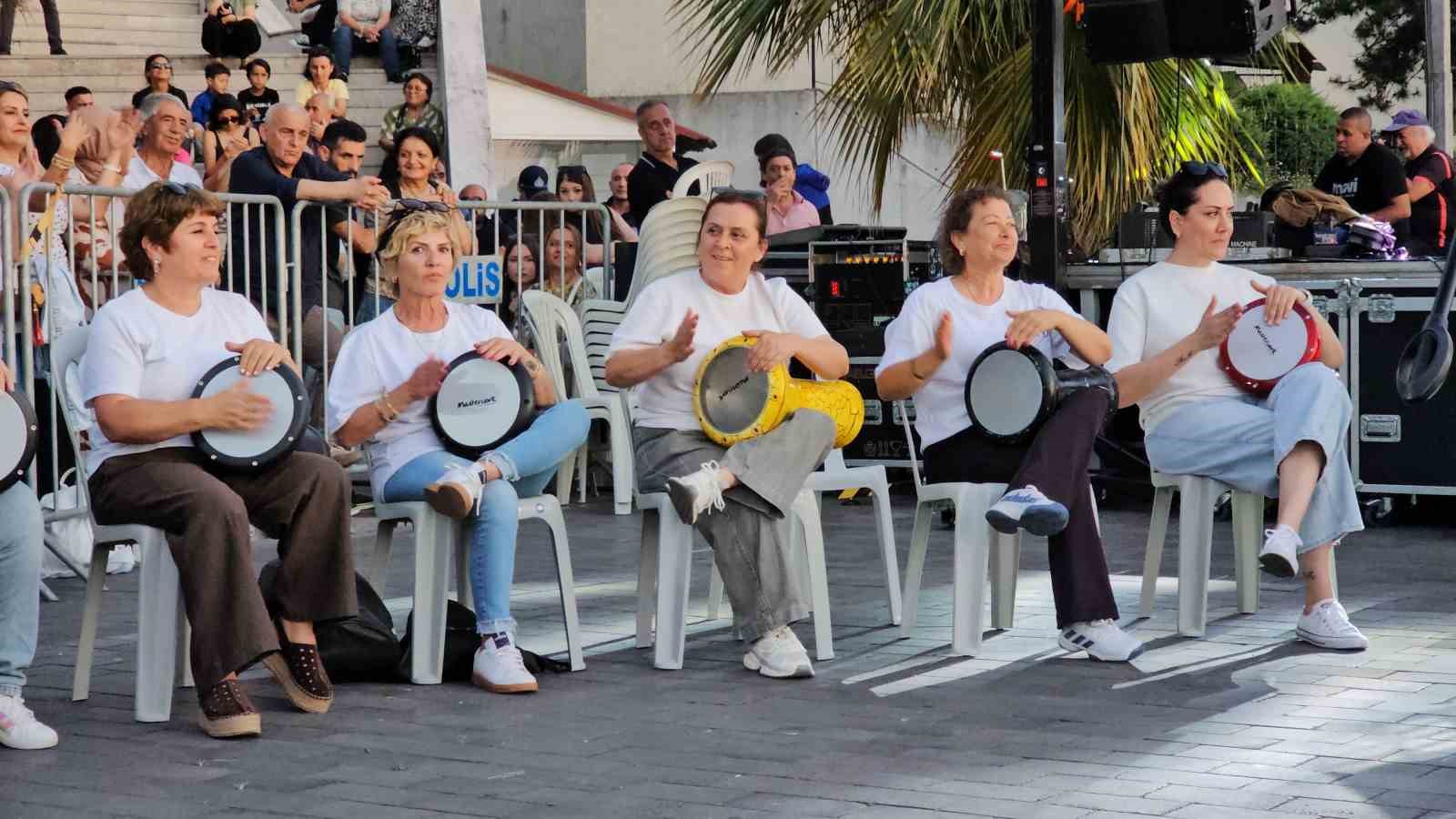 Zonguldaklı kadınlardan kurtuluş yıl dönümünde darbuka şov 6 zonguldakli kadinlardan kurtulus yil donumunde darbuka sov 2 jyhmy9Xb