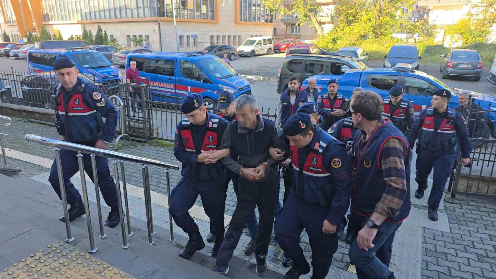 Zonguldak’ta 12 yıl önce bakkalda öldürülen İlyas Kasım cinayetinde 3 şüpheli gözaltında 4 zonguldakta 12 yil once bakkalda oldurulen ilyas kasim cinayetinde 3 supheli gozaltinda 0 6MaLszA5