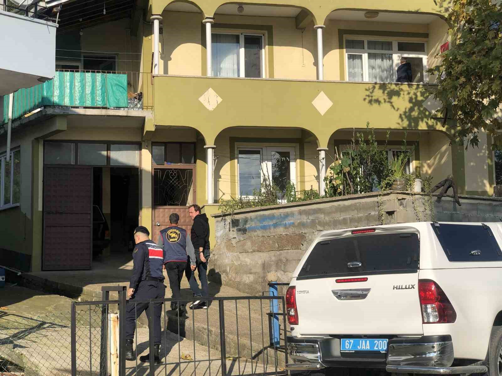 Zonguldak’ta 12 yıl önce bakkalda öldürülen İlyas Kasım cinayetinde 3 şüpheli gözaltında 6 zonguldakta 12 yil once bakkalda oldurulen ilyas kasim cinayetinde 3 supheli gozaltinda 2 YLTG3lnK