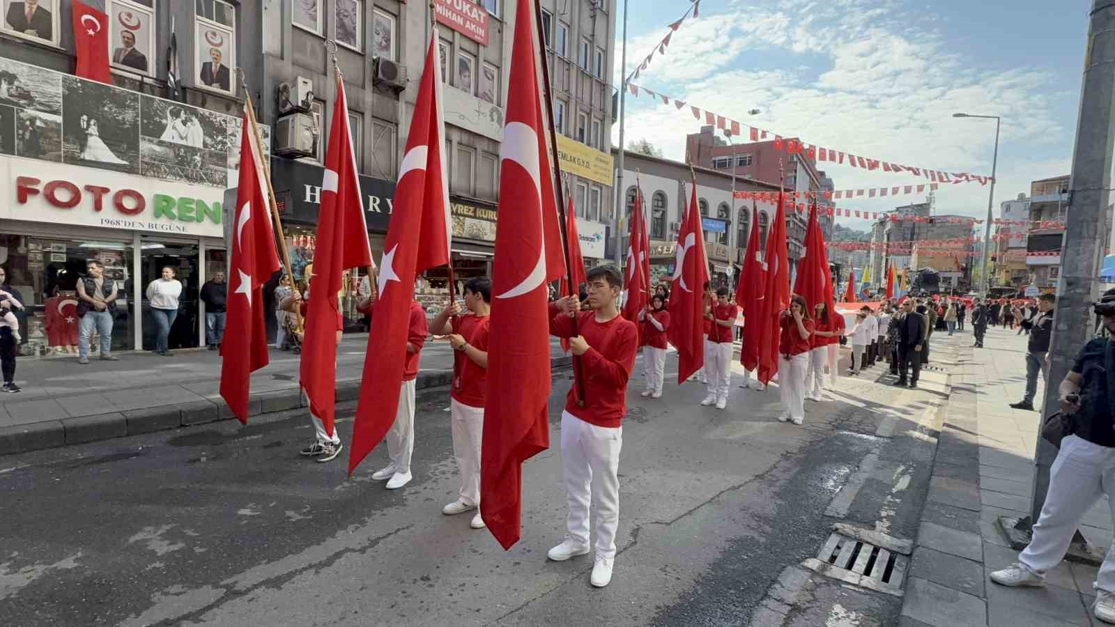 zonguldakta 19 mayisi 107 metrelik dev bayrakla kutladilar 4