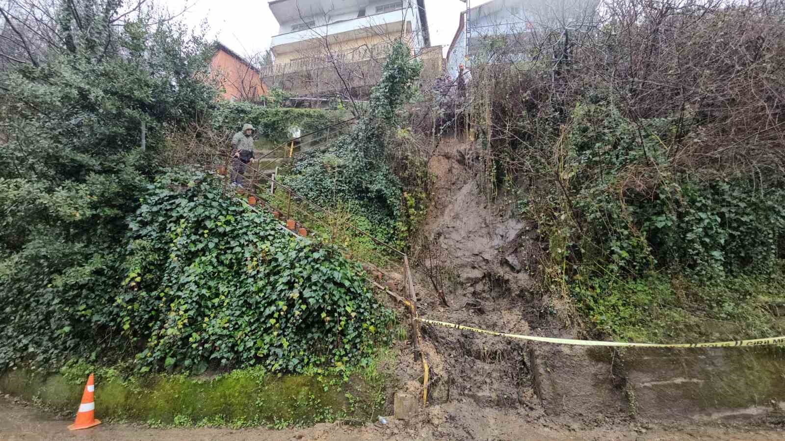 zonguldakta 8 eve ulasim saglayan merdiven heyelan nedeniyle kapatildi 1 75IXEAEX