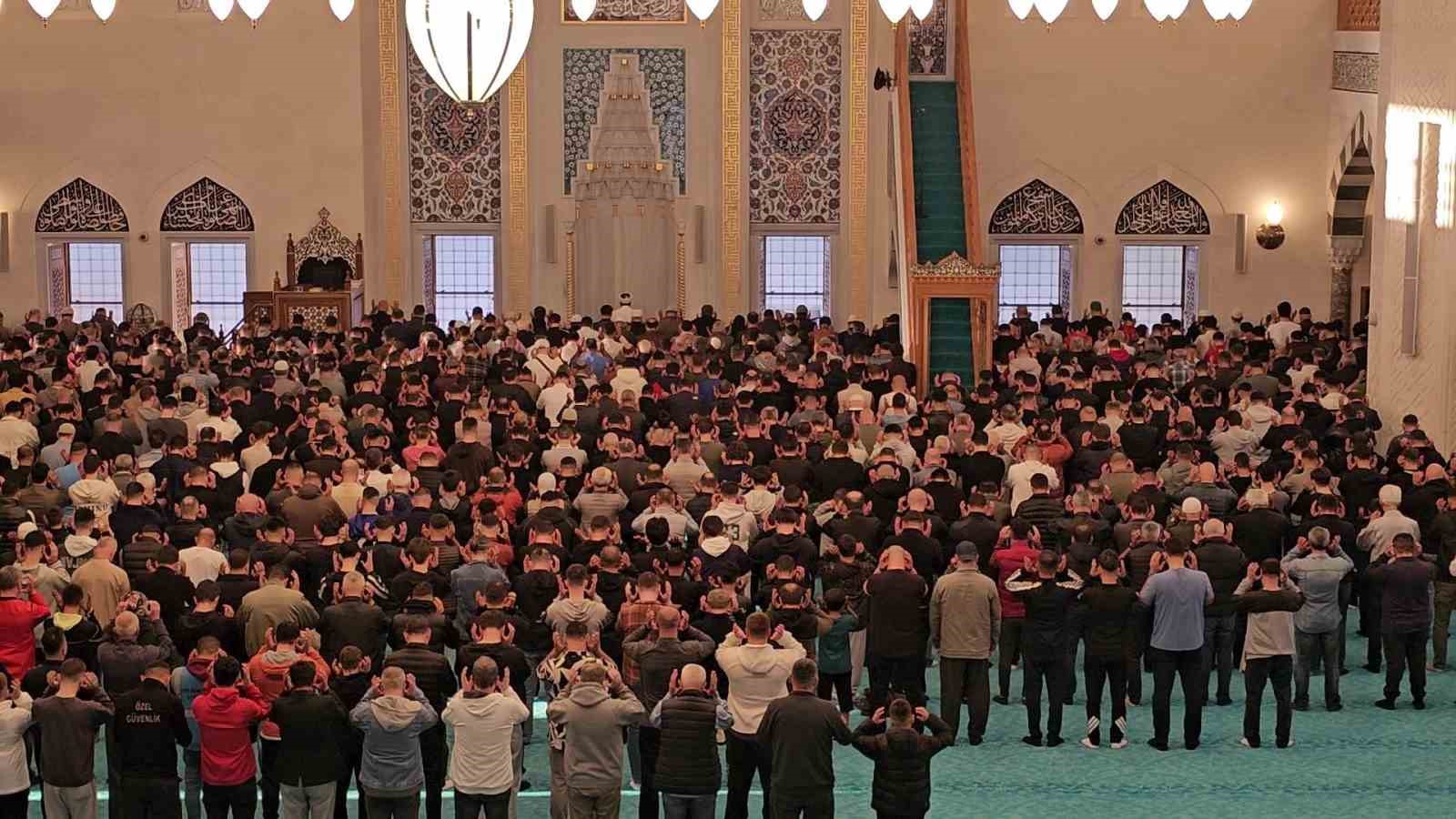 zonguldakta bayram namazi kilindi 1 DRhWr4ty