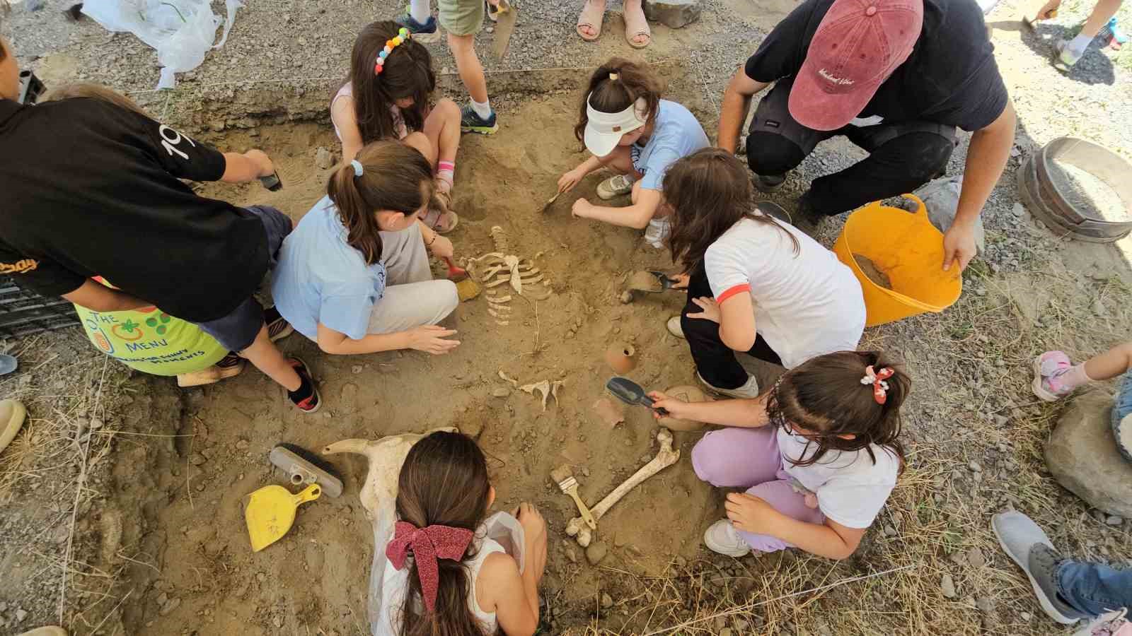zonguldakta cocuklar arkeolojik kazi heyecani yasadi 0 y5ATX56M