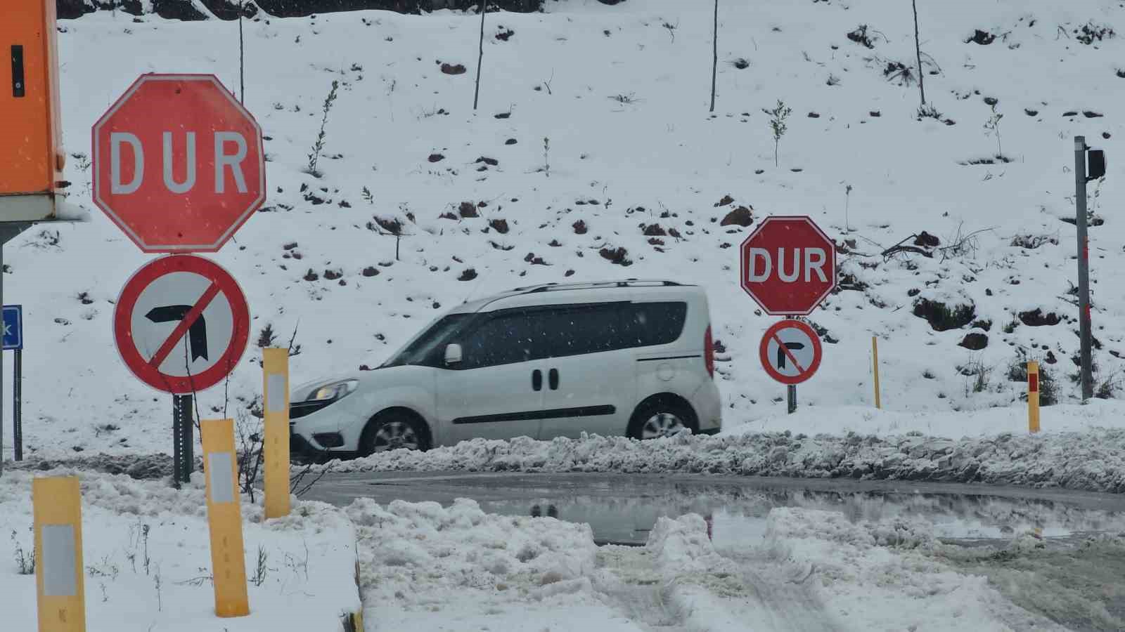 zonguldakta cocuklar karda kayarak eglendi 4 5TnsBulh