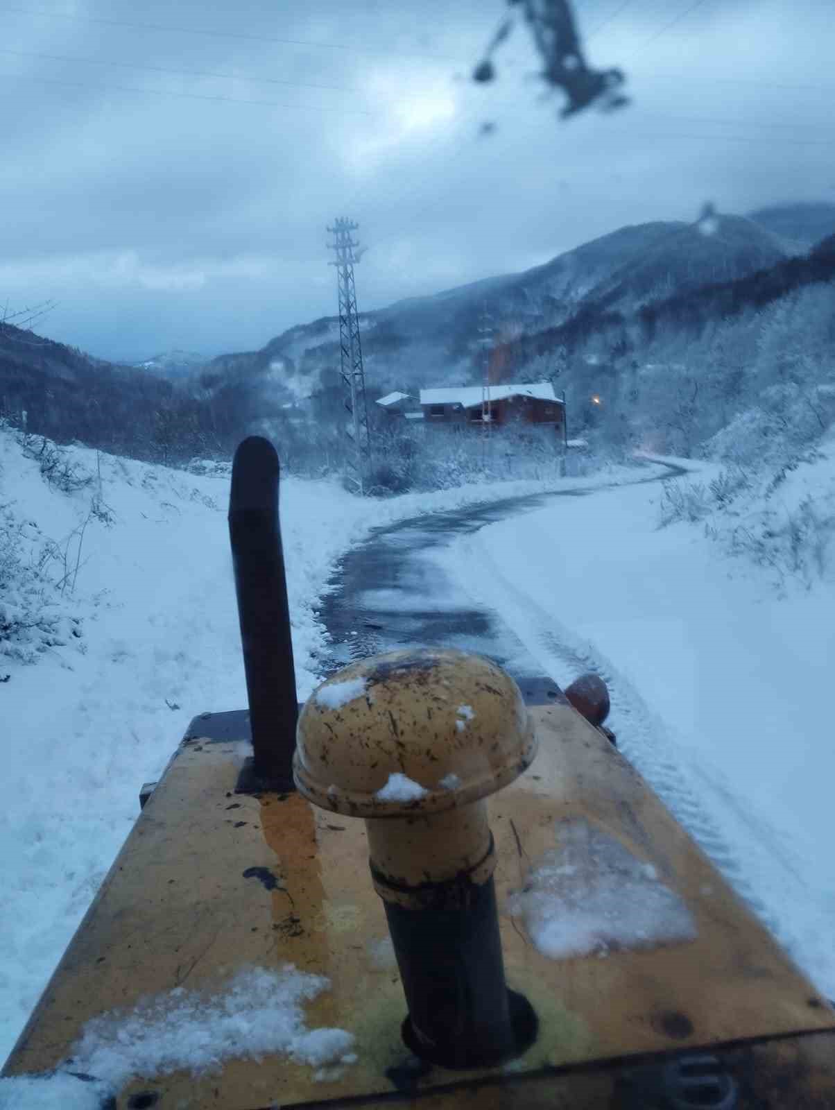 zonguldakta cocuklar karda kayarak eglendi 8 uRI1XtlN