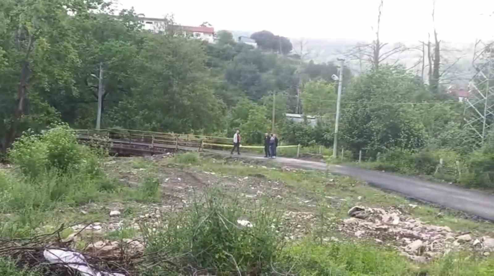 zonguldakta dere sularinin yukselmesi nedeniyle uc koydeki kopruler ulasima kapatildi 1