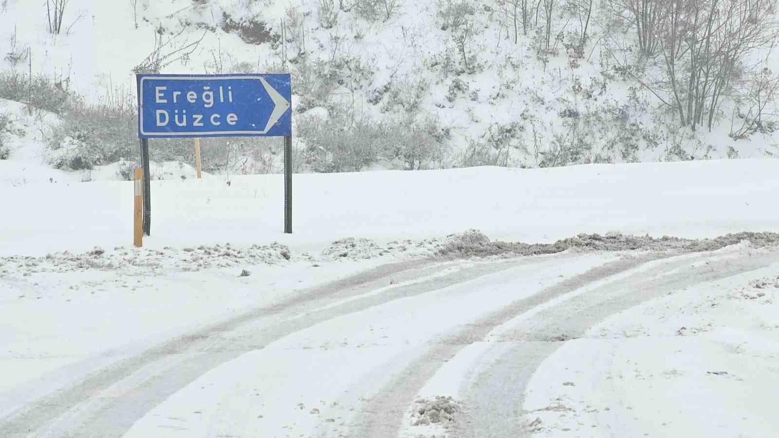 zonguldakta ekiplerin karla mucadele calismalari suruyor 4 RKlAOdwb