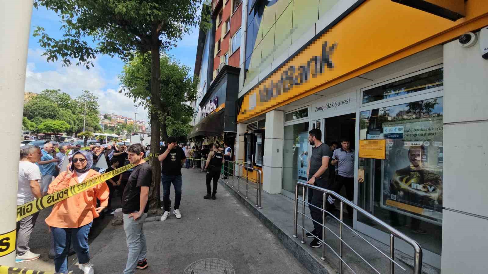 Zonguldak’ta evinin icradan satış ilanına konulmasına öfkelenerek silahla ateş açan şahıs tutuklandı 4 zonguldakta evinin icradan satis ilanina konulmasina ofkelenerek silahla ates acan sahis tutuklandi 0 NkwL6EWk