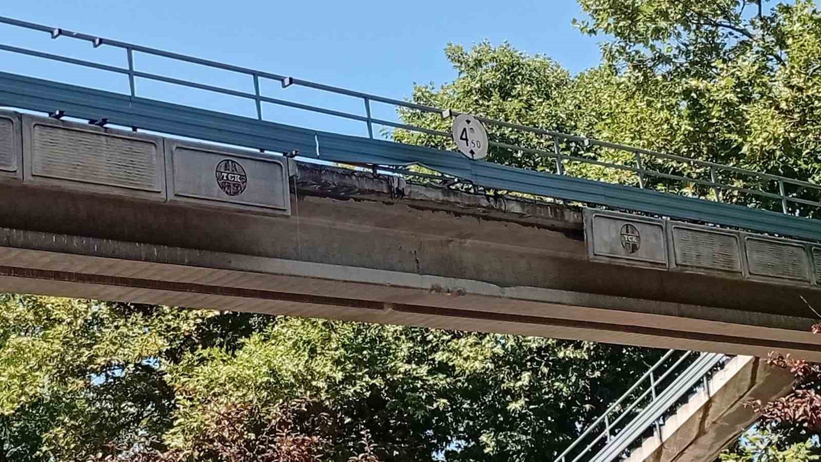 Zonguldak’ta hasar gören üst geçit, yaya ve araçları tedirgin ediyor 4 zonguldakta hasar goren ust gecit yaya ve araclari tedirgin ediyor 0 nlzDPPch