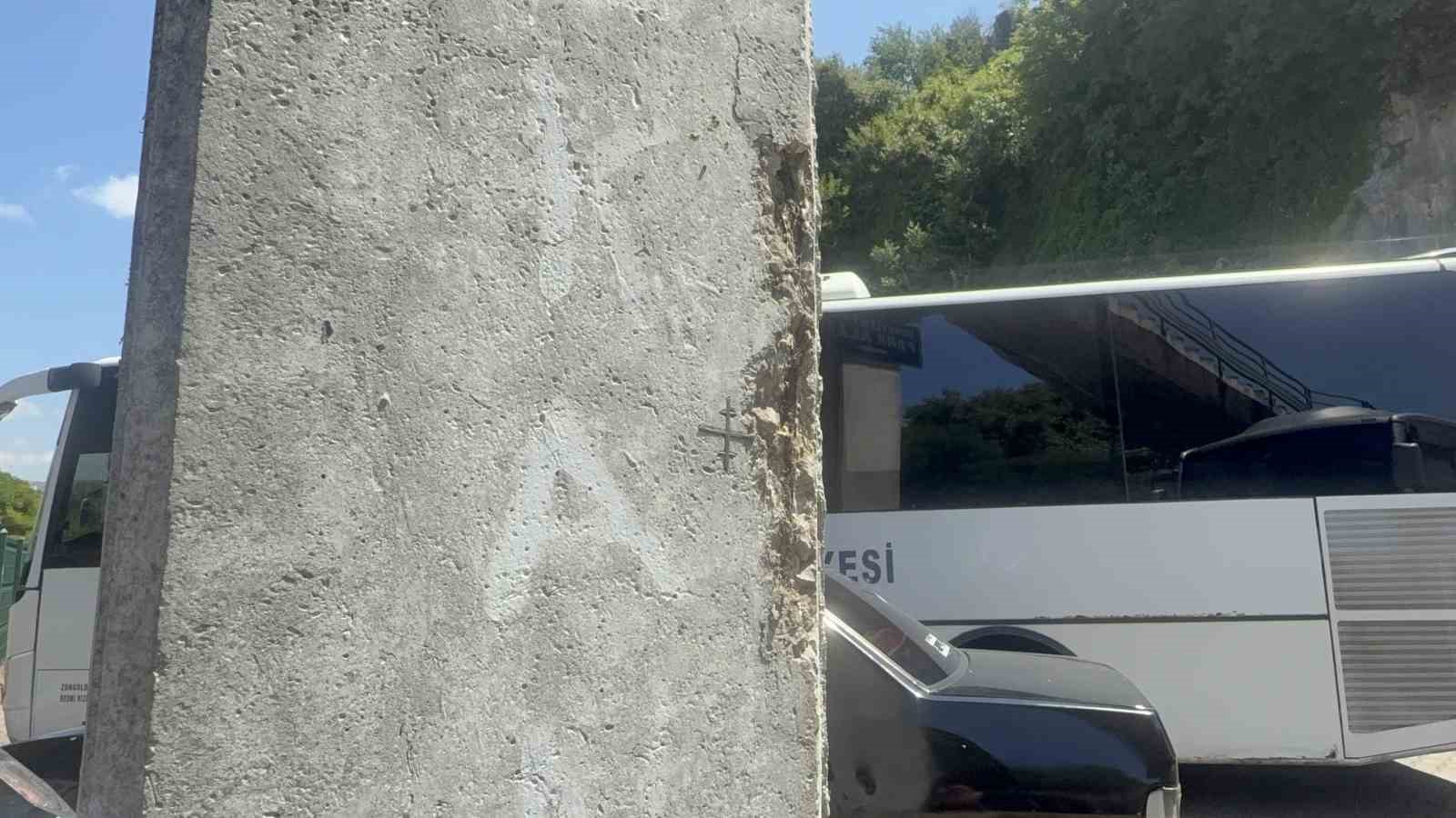Zonguldak’ta hasar gören üst geçit, yaya ve araçları tedirgin ediyor 7 zonguldakta hasar goren ust gecit yaya ve araclari tedirgin ediyor 3 vn79YtGe