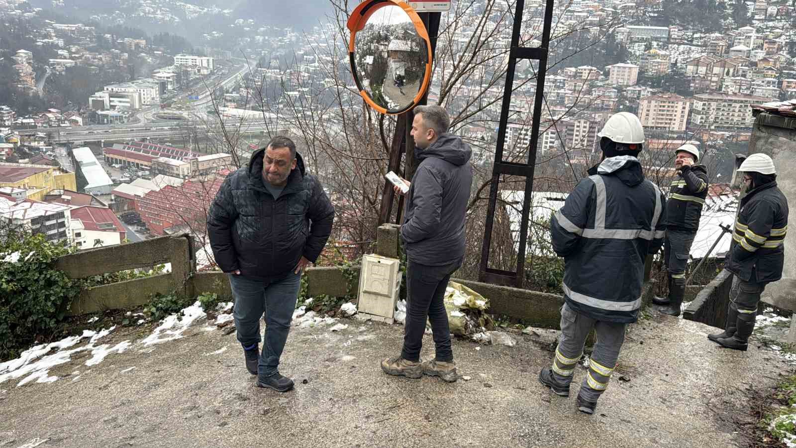 zonguldakta heyelan sebebiyle su ve elektrik hatti zarar gordu 1 m9KOGMVp