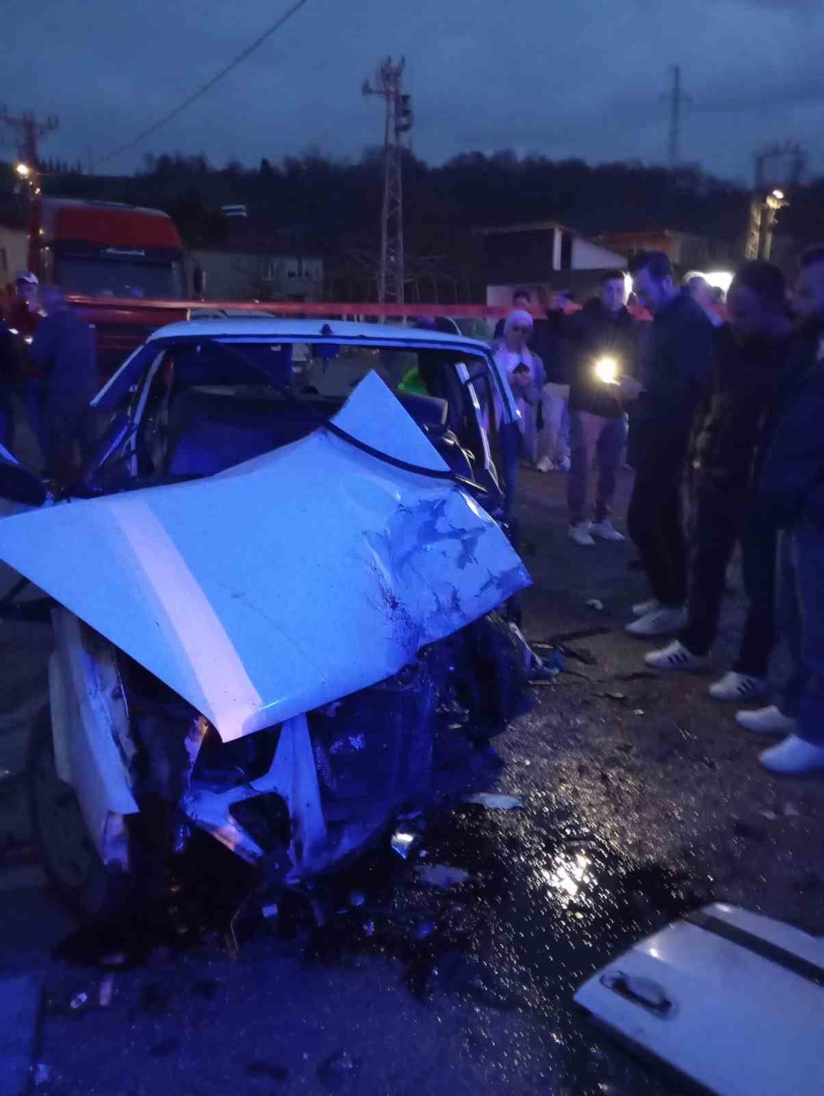 zonguldakta isci servisi otomobille carpisti 6 yarali 3 DDzfbPVS