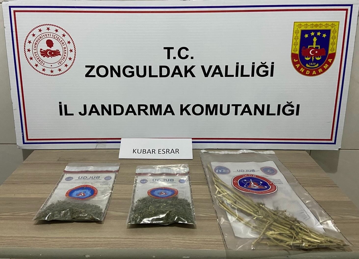 zonguldakta jandarmadan uc ayri narkotik operasyonu 3 supheli yakalandi 2 WYgfgpSm