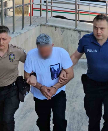zonguldakta-kadin-surucuyu-dikiz-aynasiyla-darp-eden-surucu-adliyeye-sevk-edildi-DBZli7vs.jpg