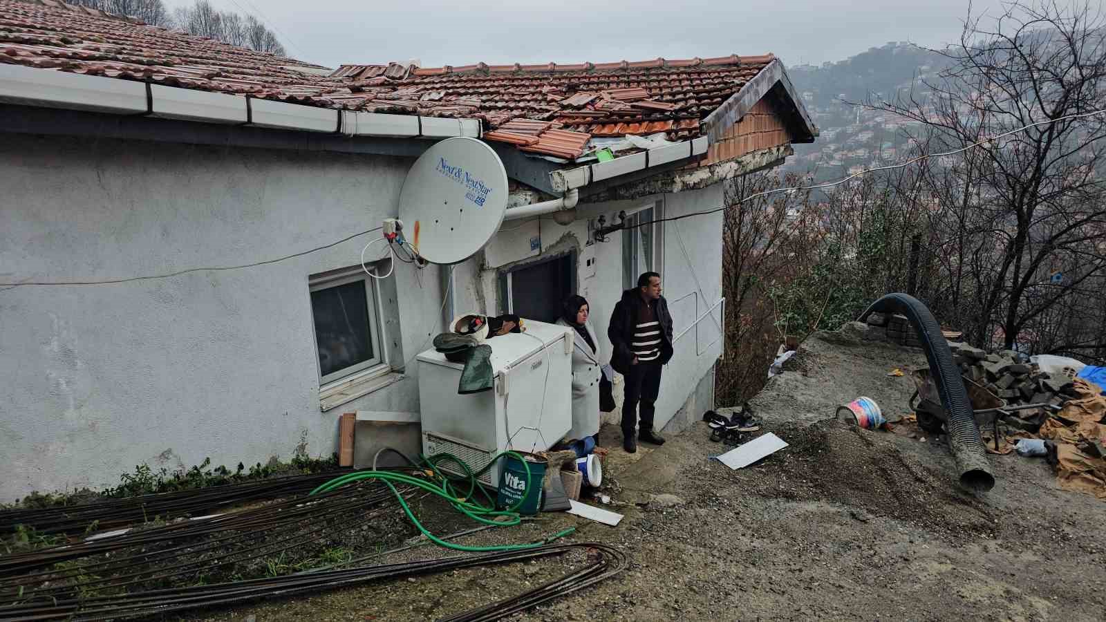 zonguldakta korkutan heyelan 8 kisilik aile tahliye edildi 5 brfPBPAq