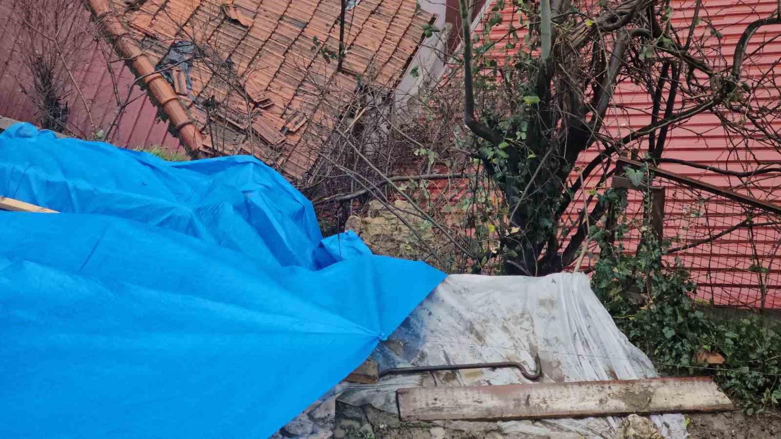 zonguldakta korkutan heyelan kayalar iki evin uzerine dustu 1 YF2GPjL7