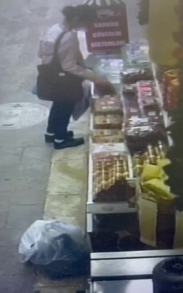 Zonguldak’ta kuruyemişçiden ceviz hırsızlığı güvenlik kamerasında 6 zonguldakta kuruyemisciden ceviz hirsizligi guvenlik kamerasinda 2 P32zb2lv