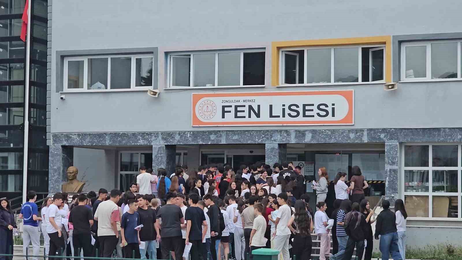 Zonguldak’ta LGS heyecanı: Kimliğini evde unutunca 16 kilometrelik yol için zamanla yarıştılar 6 zonguldakta lgs heyecani kimligini evde unutunca 16 kilometrelik yol icin zamanla yaristilar 2 Q6KLQrSK