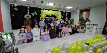 zonguldakta-miniklerden-renkli-mesaj-sapkalariyla-empati-vurgusu-yaptilar-9q9dL9qu.jpg