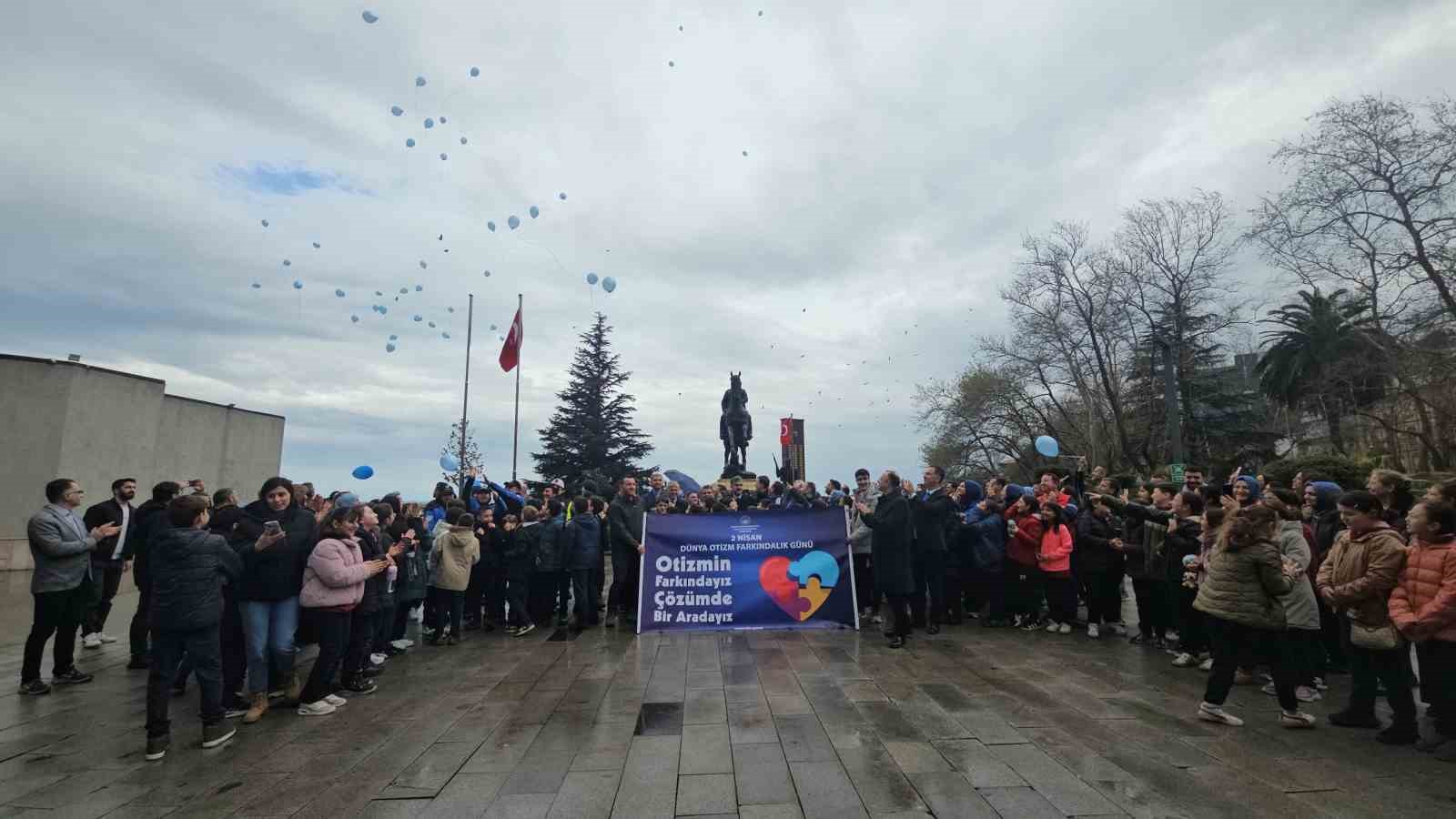 zonguldakta otizm farkindaligi icin gokyuzune balon biraktilar 1 dekL1nHJ
