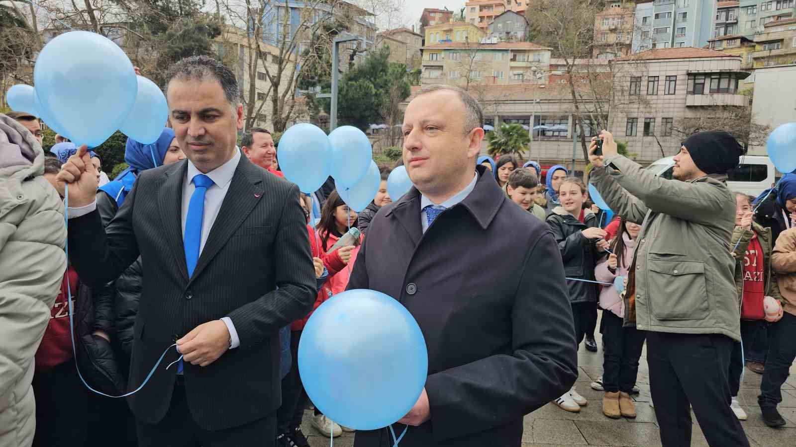zonguldakta otizm farkindaligi icin gokyuzune balon biraktilar 2