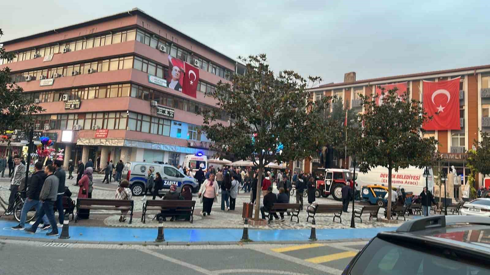 Zonguldak’ta psikolojik sorunları olduğu iddia edilen şahıs kaymakamlık önünde kendini yaktı 4 zonguldakta psikolojik sorunlari oldugu iddia edilen sahis kaymakamlik onunde kendini yakti 0 4QaVjCg7