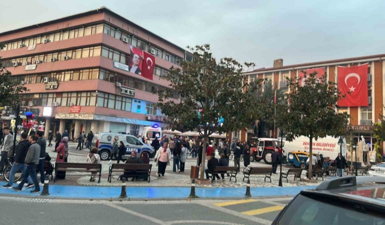 zonguldakta-psikolojik-sorunlari-oldugu-iddia-edilen-sahis-kaymakamlik-onunde-kendini-yakti-nmuGNveb.jpg