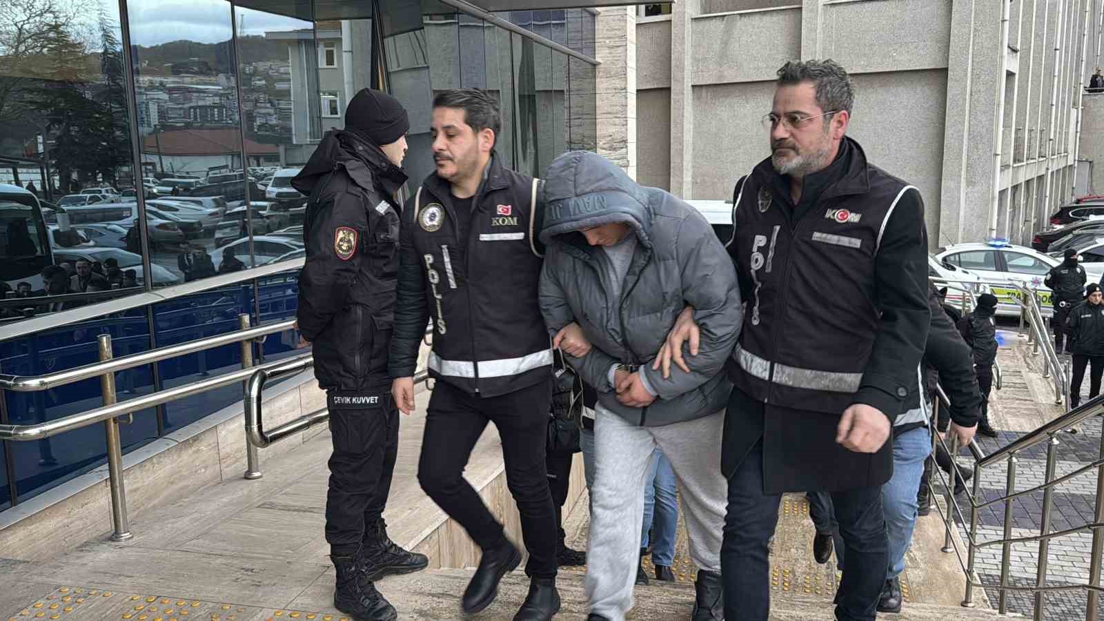 zonguldakta rusvetle arac muayenesi operasyonunda 11 supheli adliyede 1 X9c6tVr6