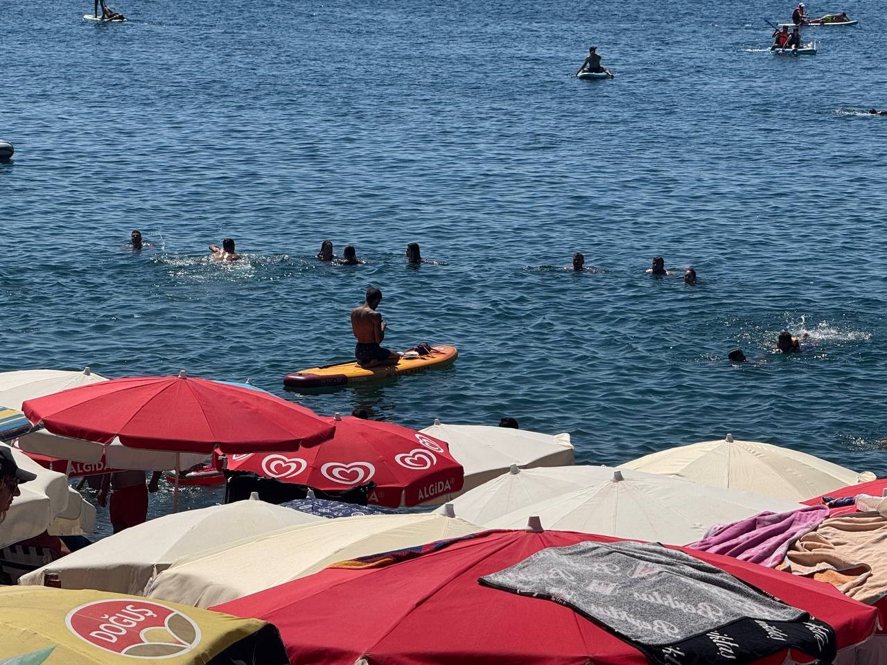 zonguldakta sicak hava bunaltti vatandaslar plaja akin etti 0 IWfgBscs