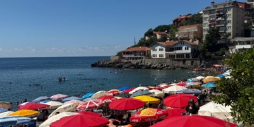 zonguldakta-sicak-hava-bunaltti-vatandaslar-plaja-akin-etti-UpEqCg2y.jpg