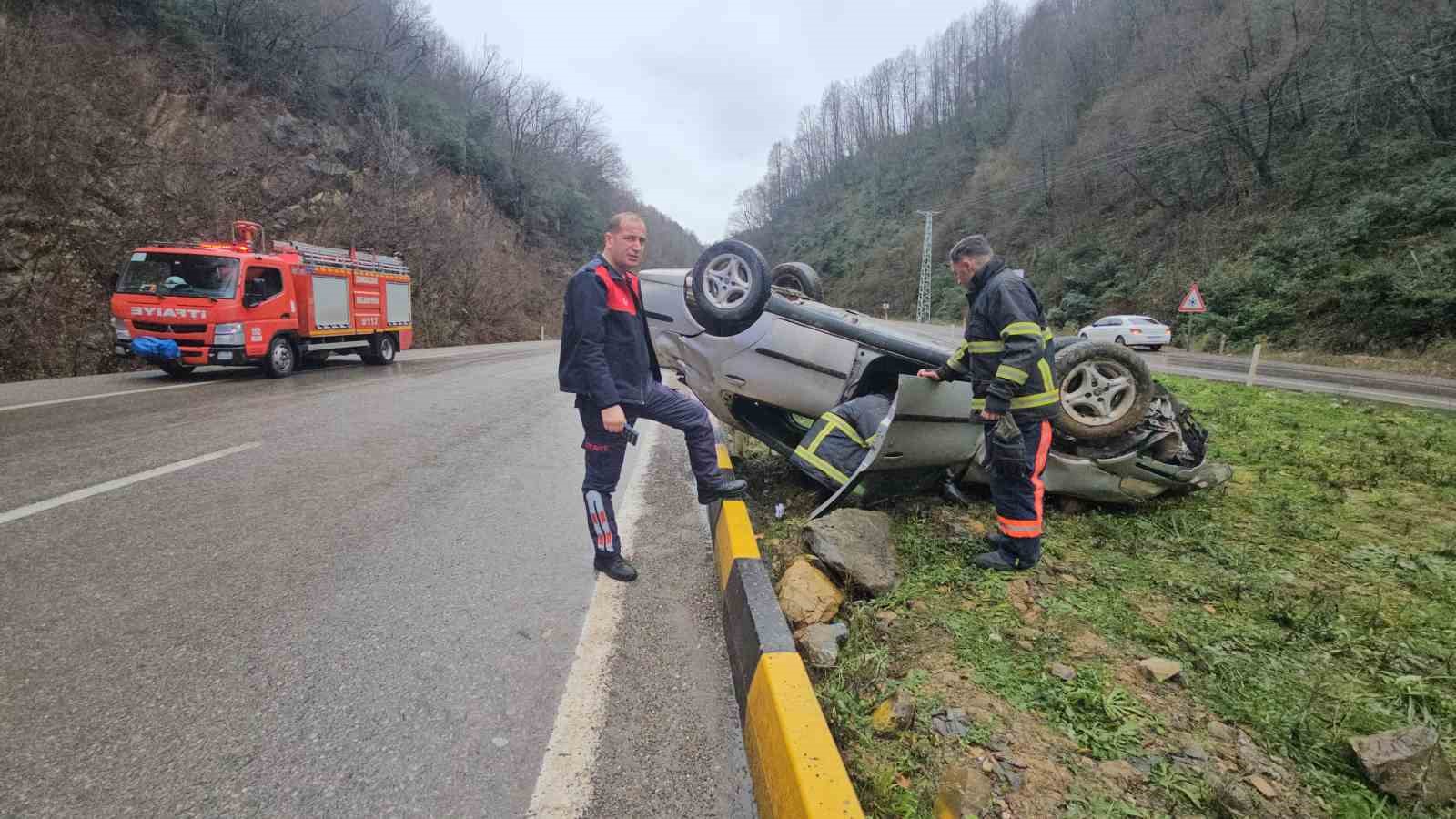 zonguldakta takla atan otomobildeki 3 kisi yaralandi 2 kYKztdYR