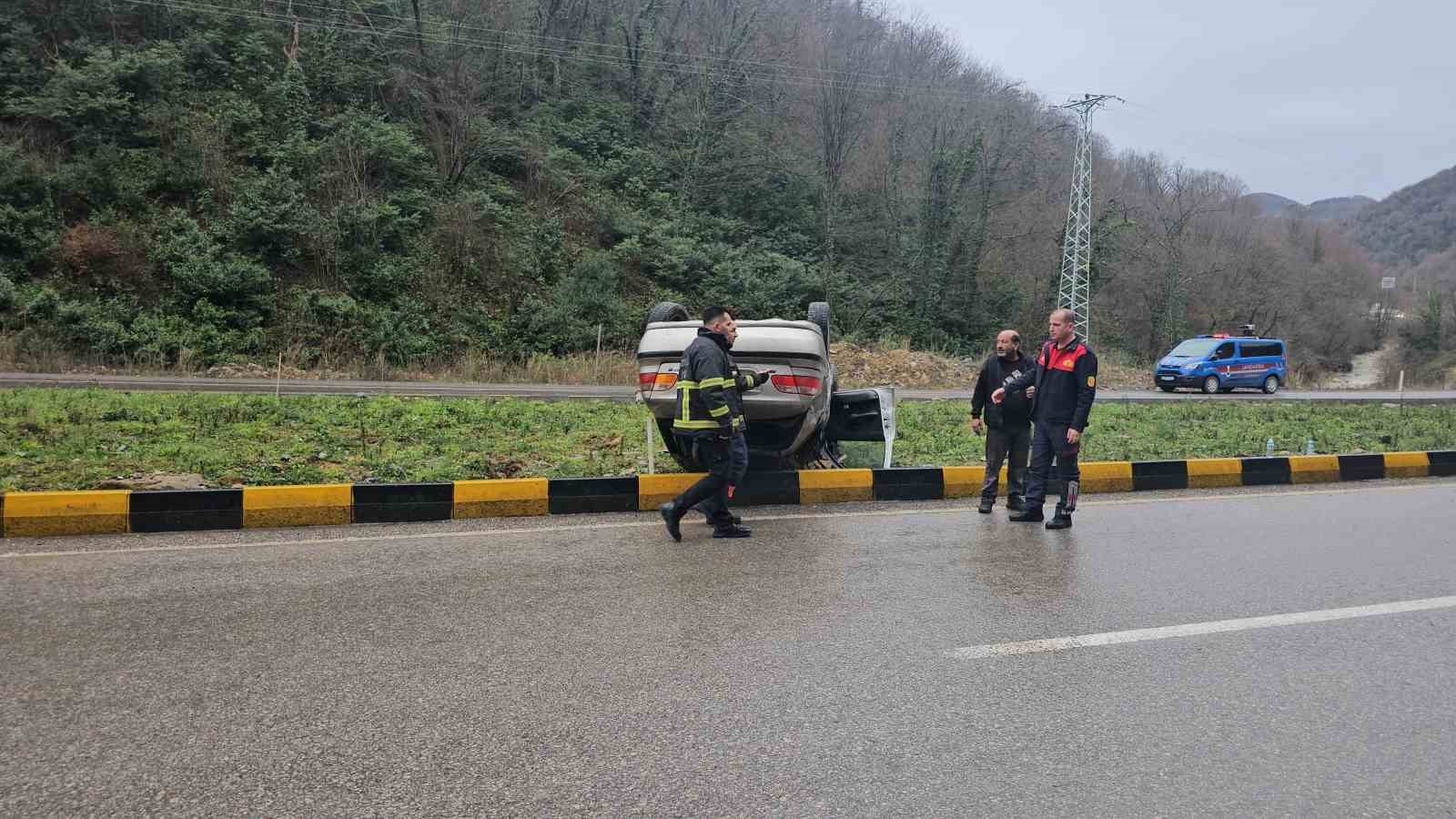 zonguldakta takla atan otomobildeki 3 kisi yaralandi 3 AbTDPuwn