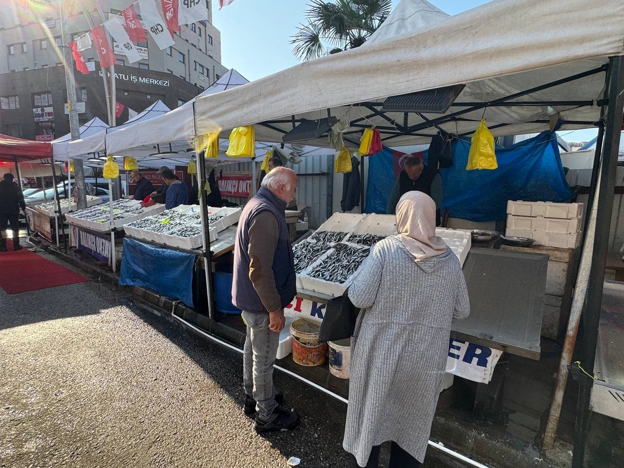 zonguldakta tezgahtaki hamsi yerini diger cesit baliklara birakiyor 0 azXB4jtb