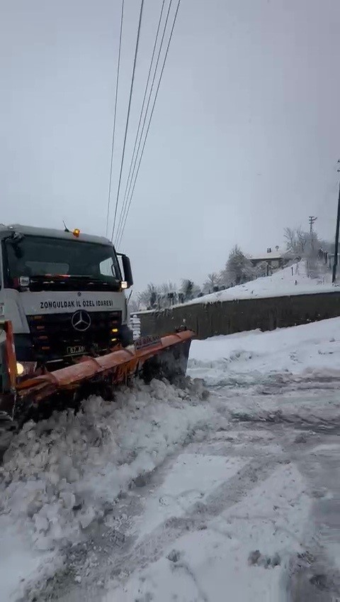 zonguldakta ulasima kapanan 95 koy yolunu acma calismalari suruyor 1 bPUfDhFK
