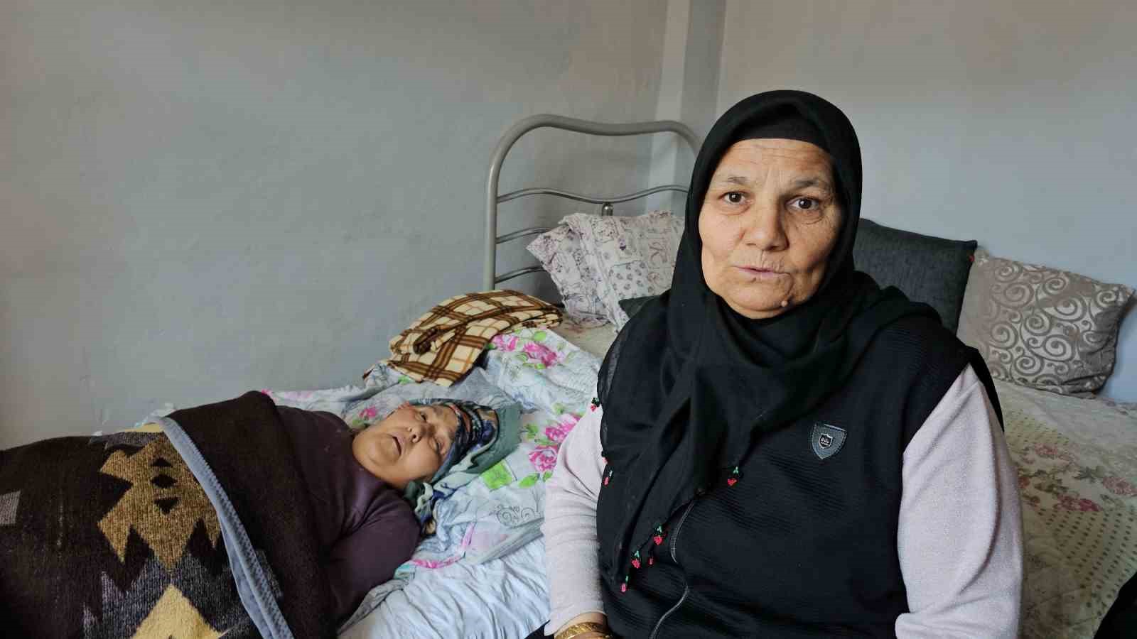 Zonguldak’ta yalnız yaşayan yatalak kadına komşuları sahip çıkıyor 4 zonguldakta yalniz yasayan yatalak kadina komsulari sahip cikiyor 0 6fYNgQ11