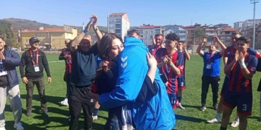 zonguldakta-yesil-sahada-cifte-mutluluk-FJknQham.jpg