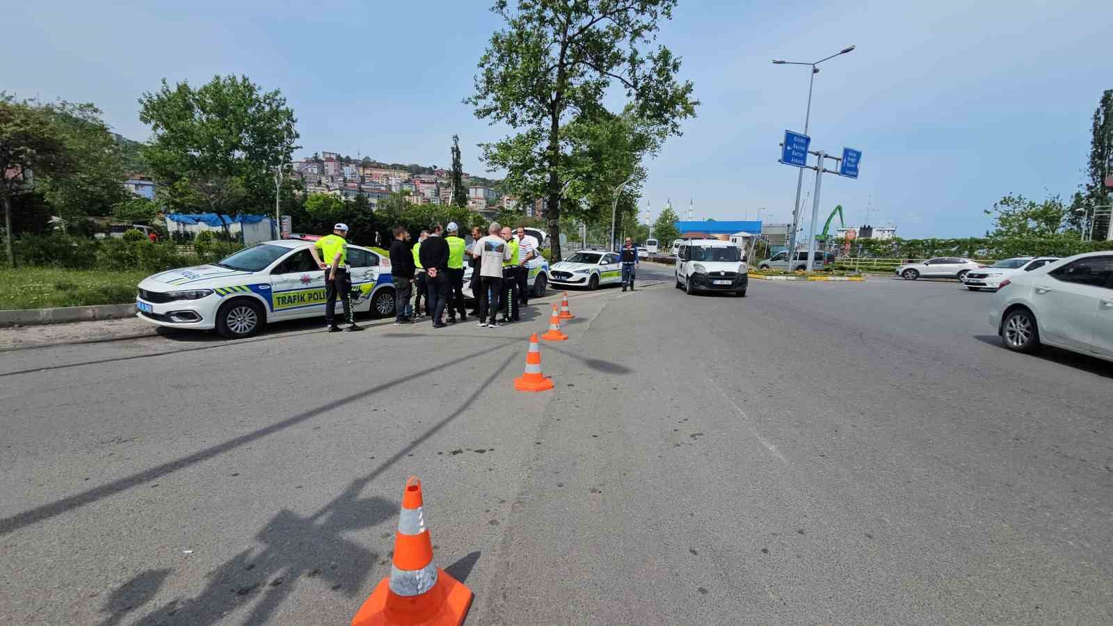 zonguldakta yuk treni polis aracina carpti faciadan donuldu 0 bTMLiUjW