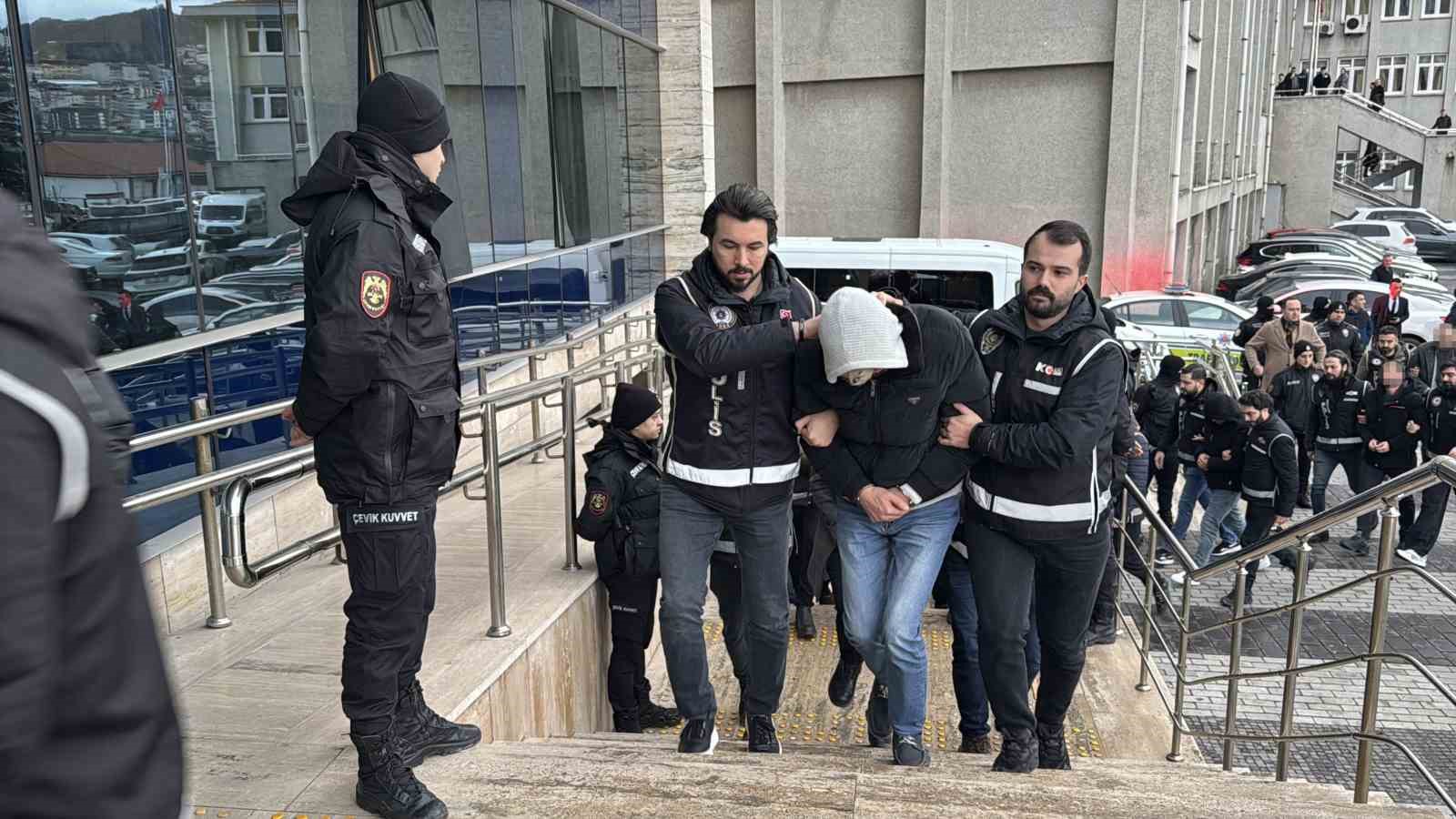 zonguldaktaki rusvetle arac muayenesi operasyonunda 6 tutuklama 1 Xyw7TCzS