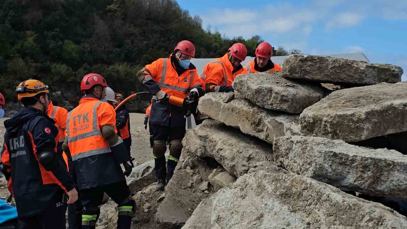 zonguldaktaki sel ve taskin tatbikati gercegini aratmadi 3 y4t5DvBp