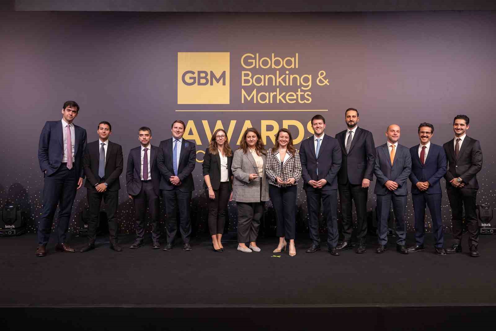 zorlu enerjiye global banking marketstan iki kategoride odul 1 XT96J2hk